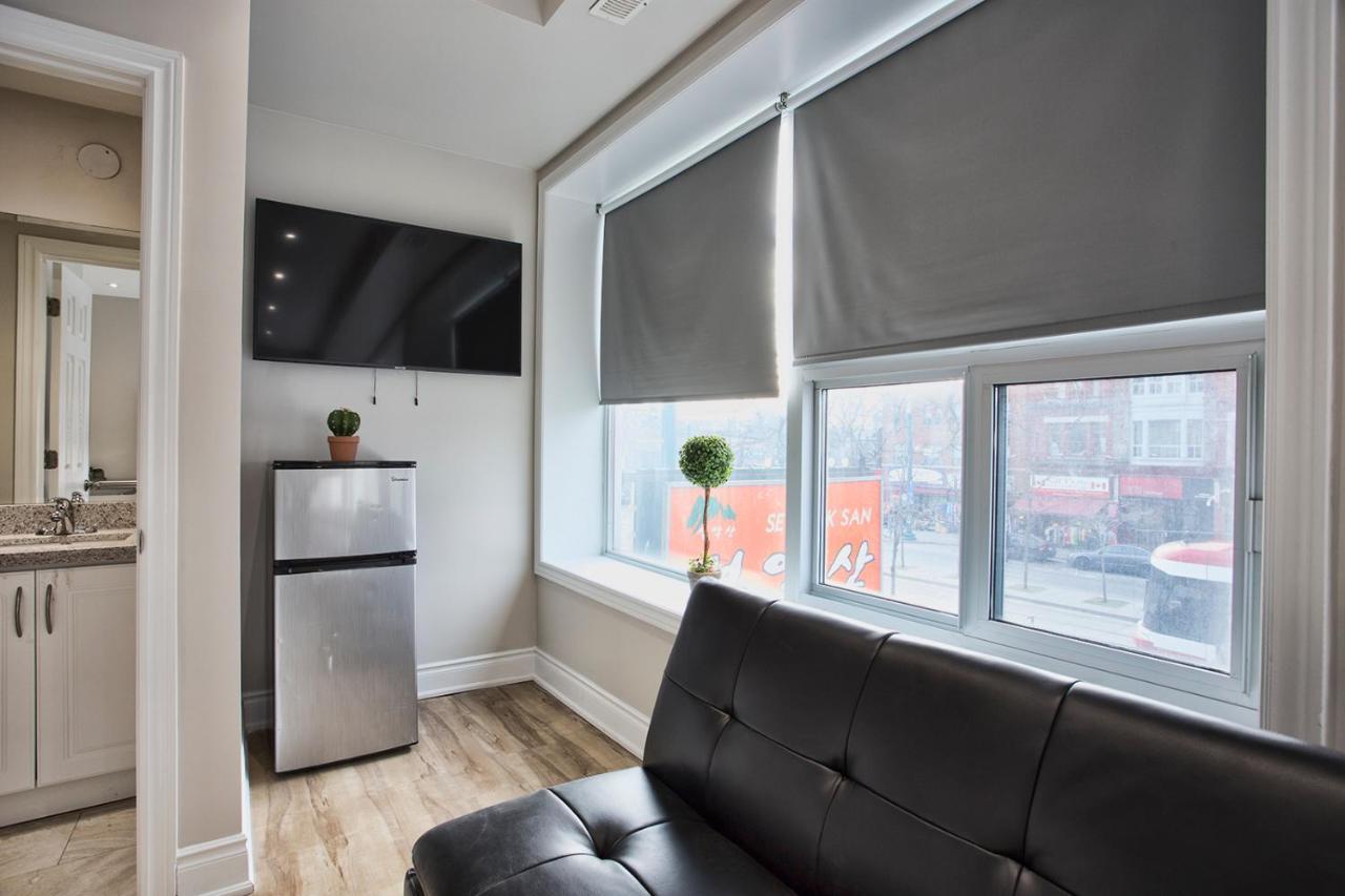 Toronto Rooms And Suites ภายนอก รูปภาพ