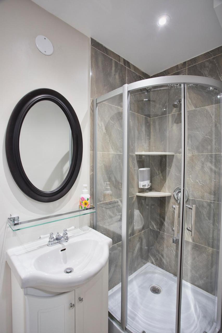 Toronto Rooms And Suites ภายนอก รูปภาพ