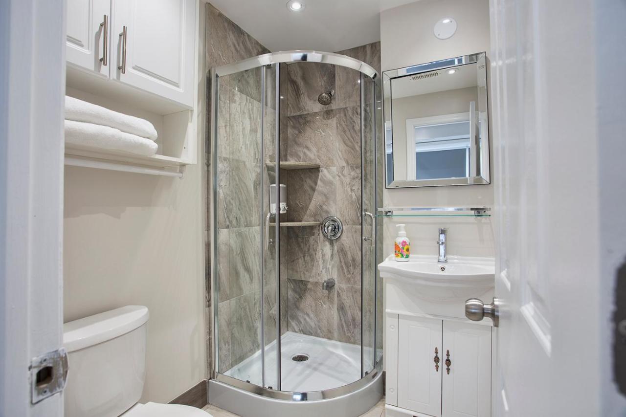 Toronto Rooms And Suites ภายนอก รูปภาพ