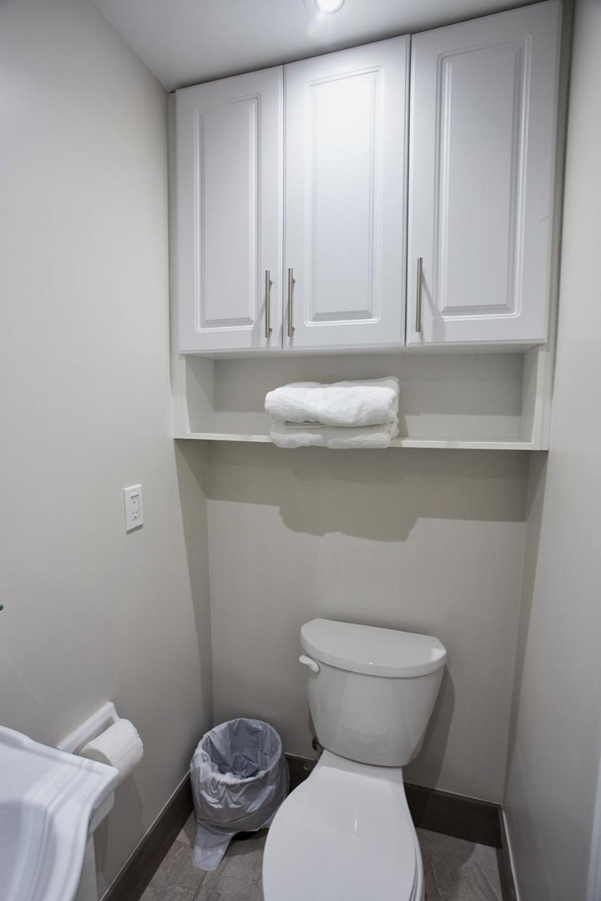 Toronto Rooms And Suites ภายนอก รูปภาพ