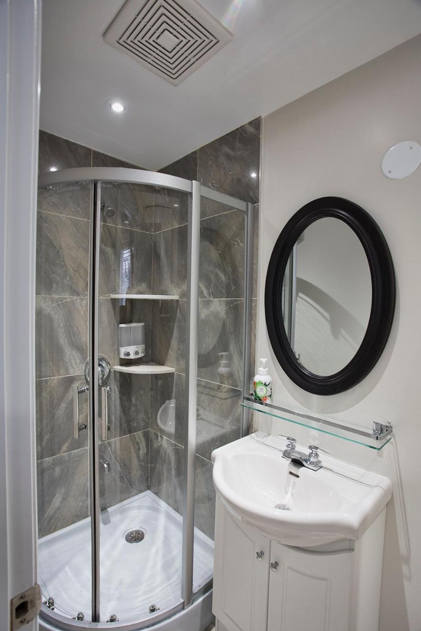 Toronto Rooms And Suites ภายนอก รูปภาพ