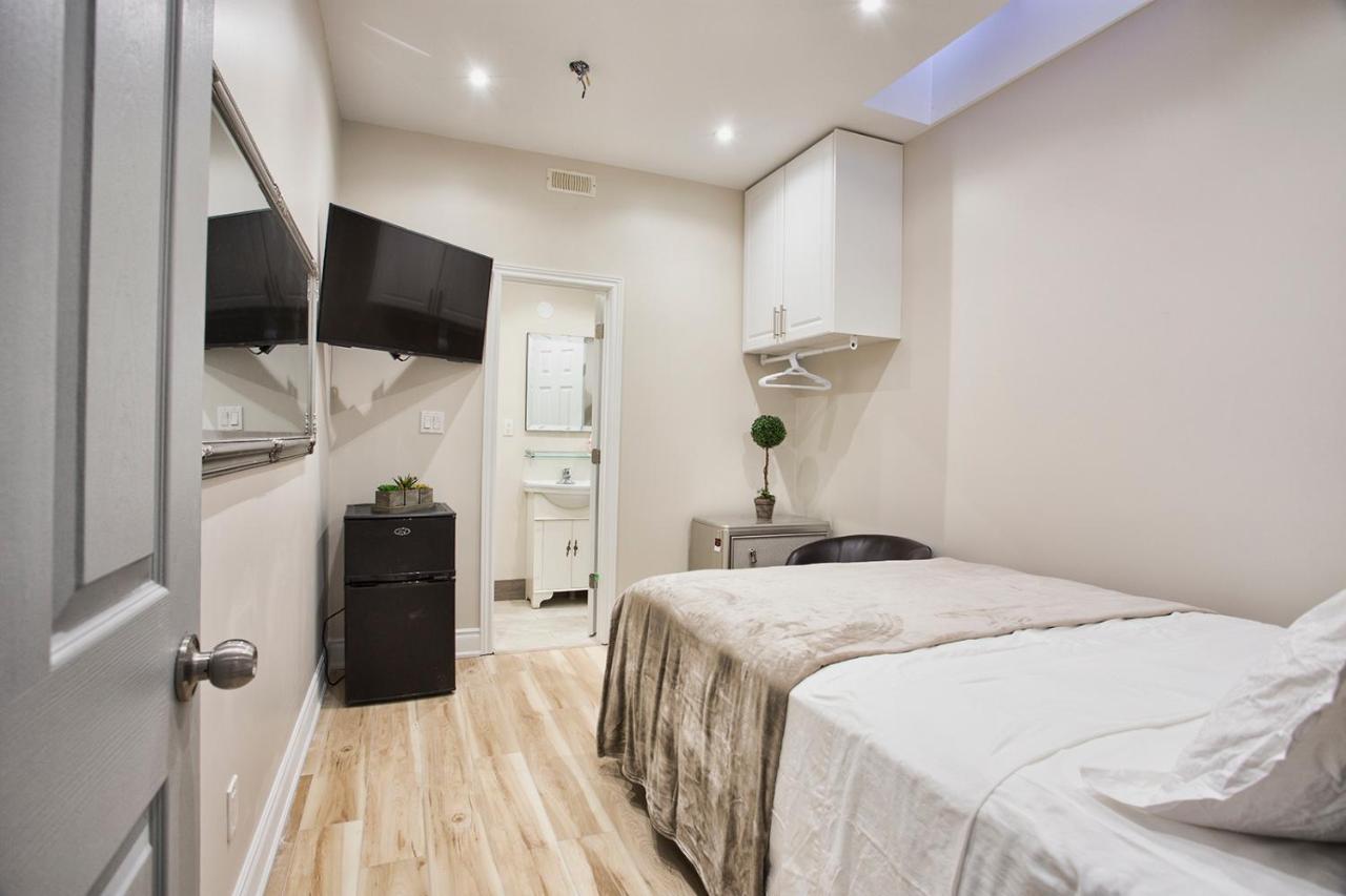 Toronto Rooms And Suites ภายนอก รูปภาพ