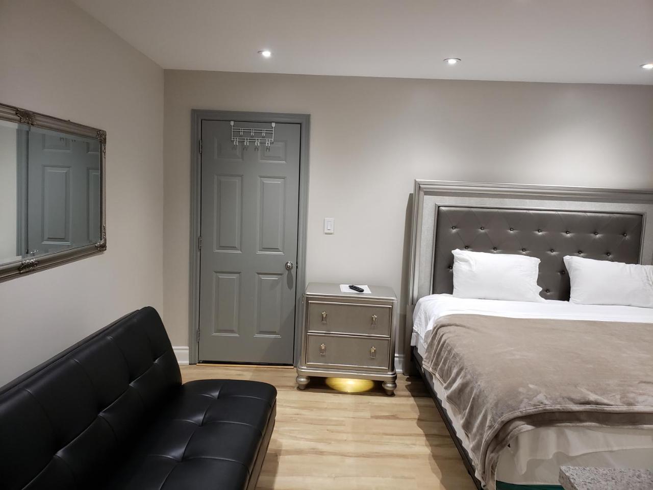 Toronto Rooms And Suites ภายนอก รูปภาพ