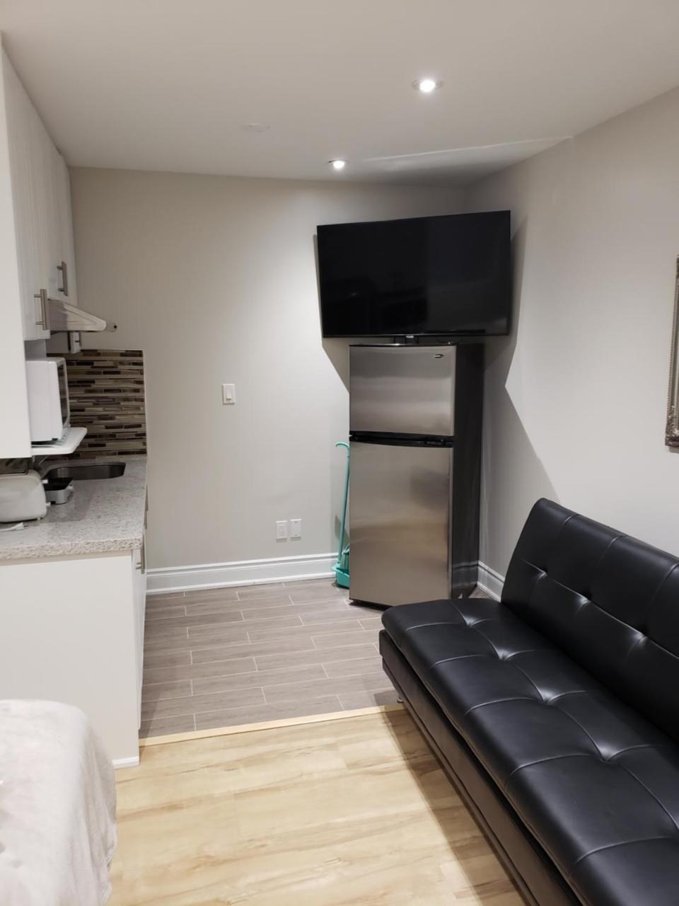Toronto Rooms And Suites ภายนอก รูปภาพ