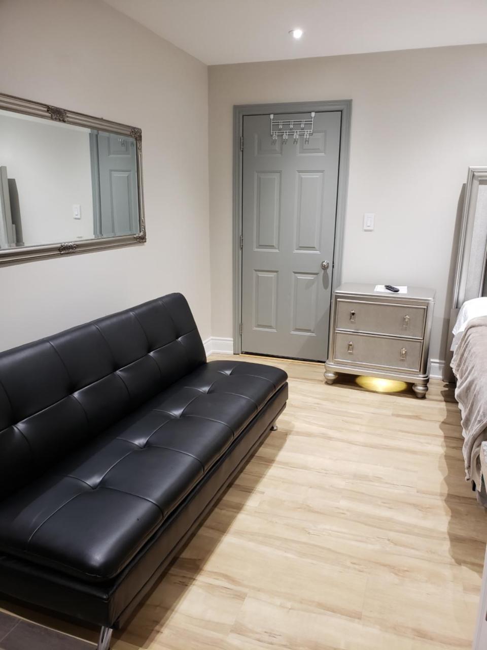 Toronto Rooms And Suites ภายนอก รูปภาพ